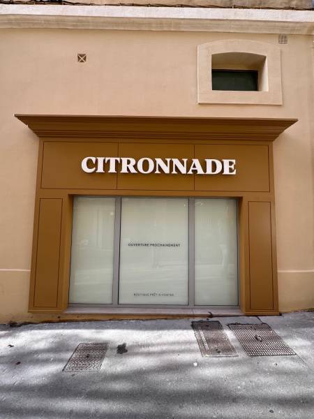 Enseigne non lumineuse lettre relief